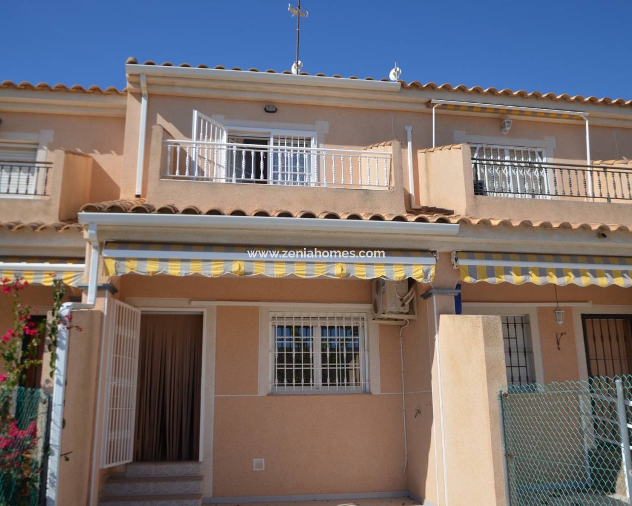 Casa de pueblo - Venta - La Torre de la Horadada - A5077