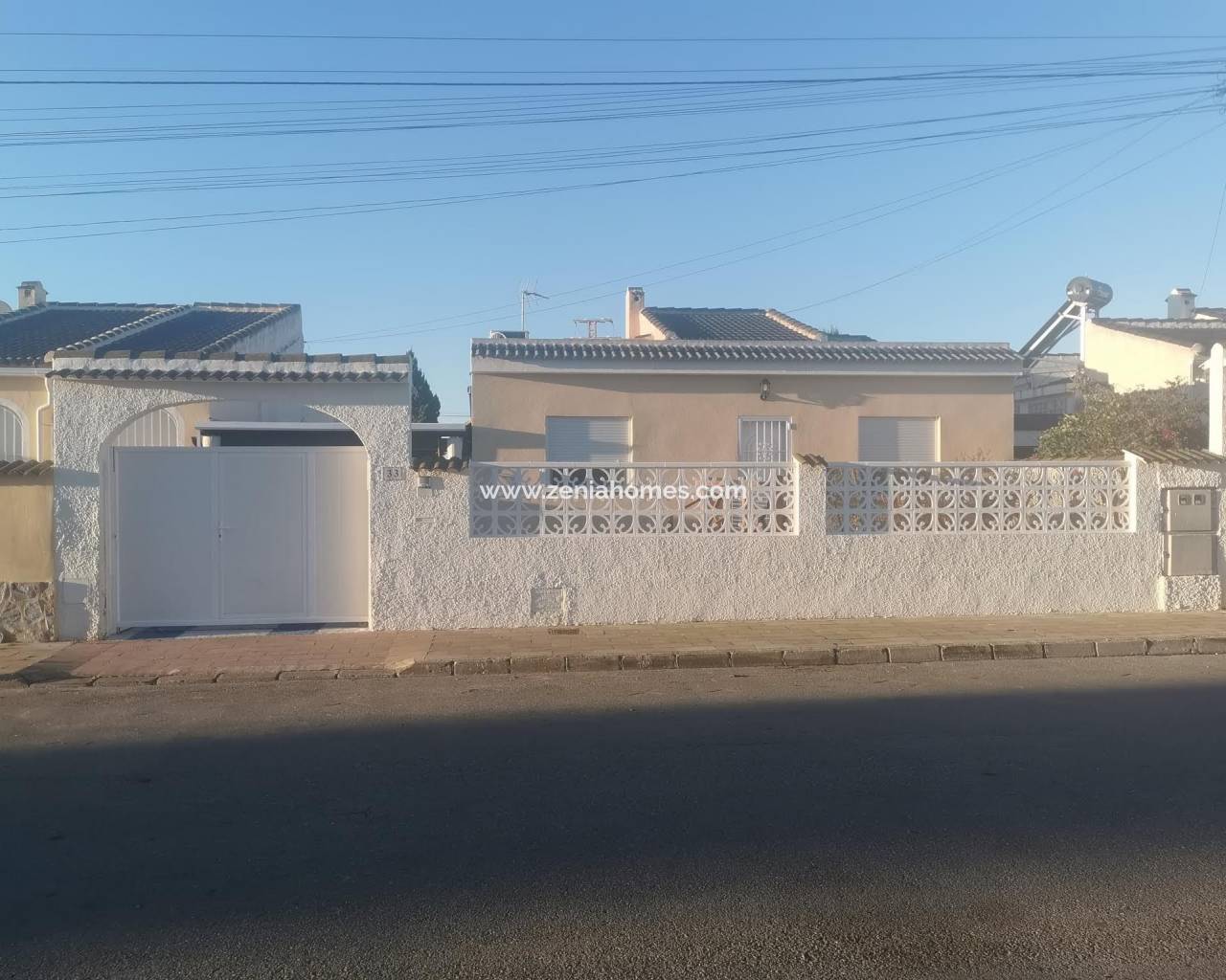 Casa o Chalet Independiente - Venta - Torrevieja - Avenida Abanto