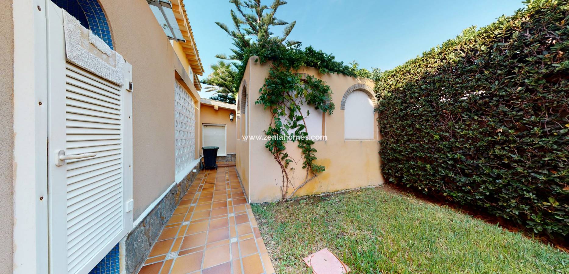 Resale - Villa - Torrevieja