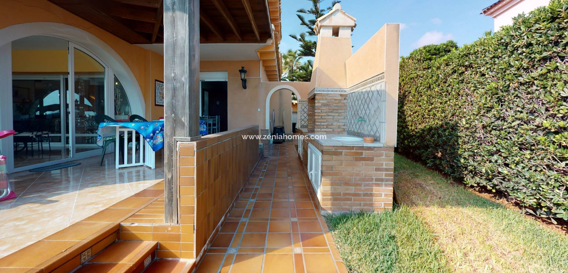 Resale - Villa - Torrevieja