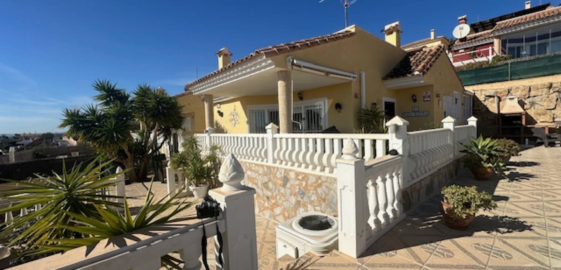 Resale - Villa - El Campello