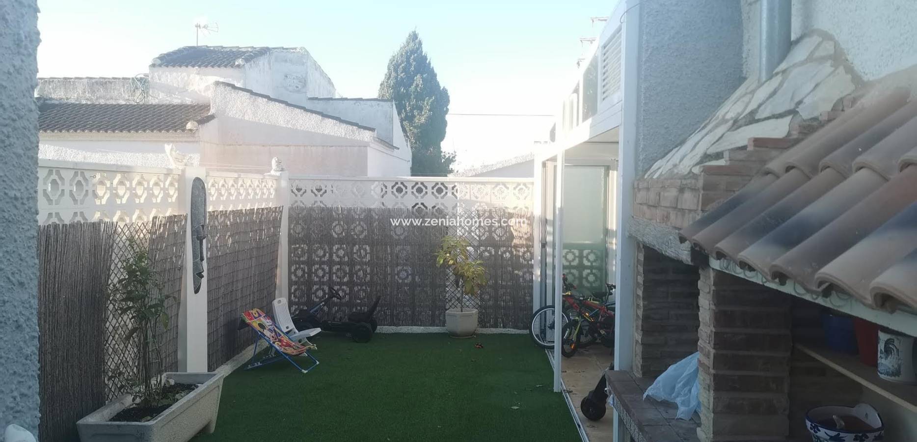 Resale - Casa o Chalet Independiente - Torrevieja - Avenida Abanto