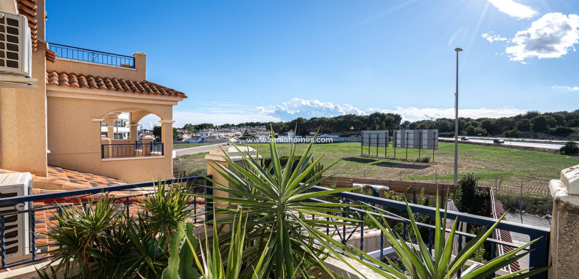 Venta - Casa de pueblo - Mil Palmeras