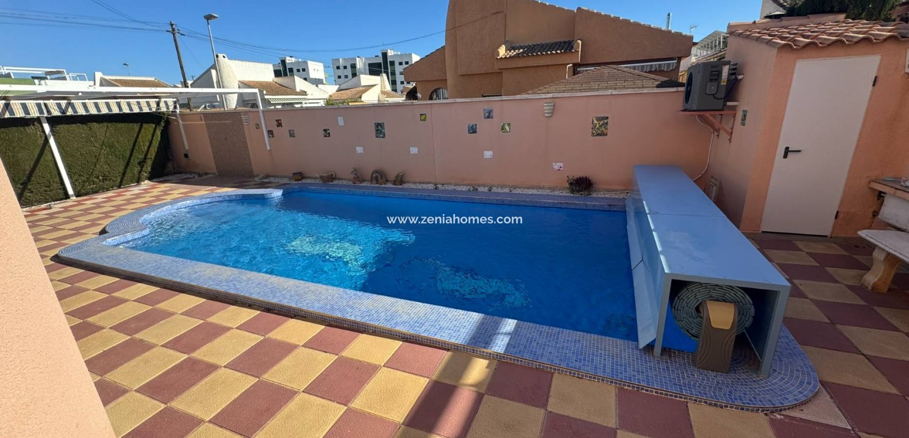 Resale - Villa - Mil Palmeras