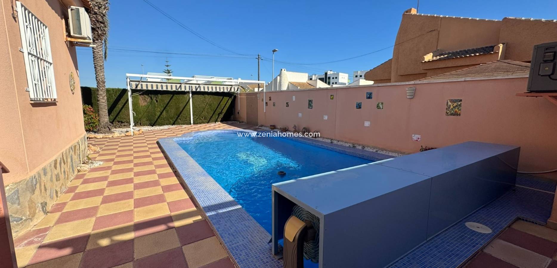 Resale - Villa - Mil Palmeras