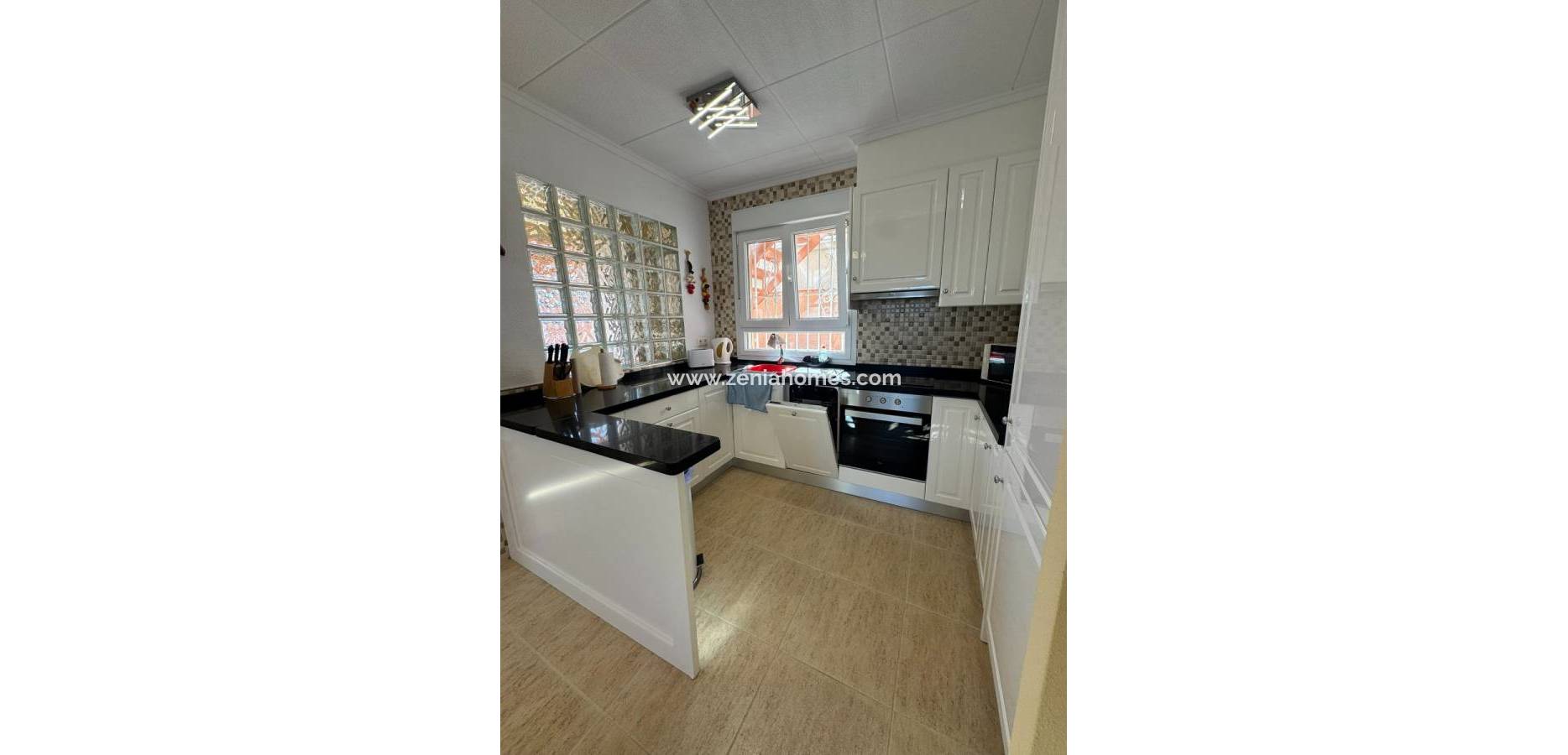 Resale - Villa - Mil Palmeras