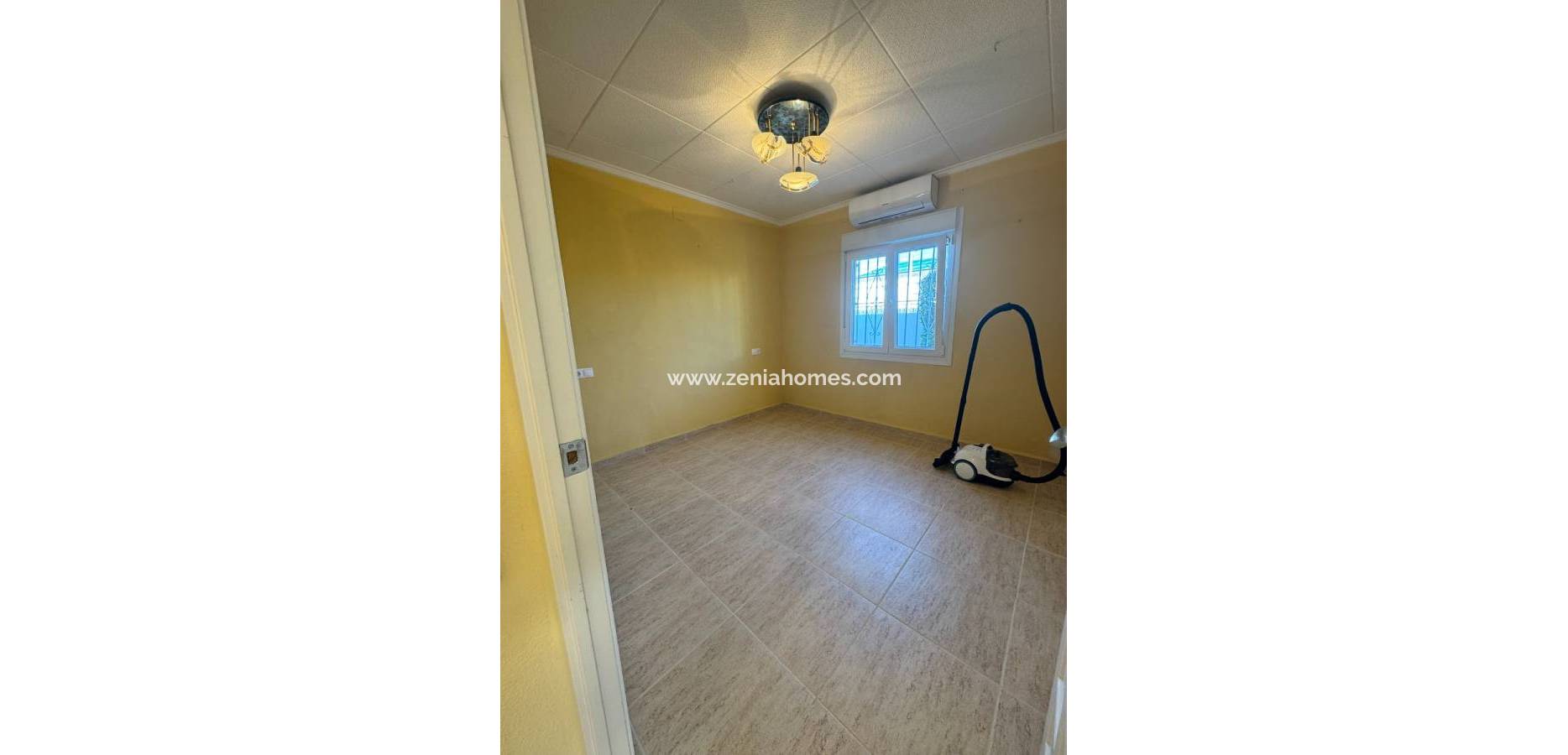 Resale - Villa - Mil Palmeras