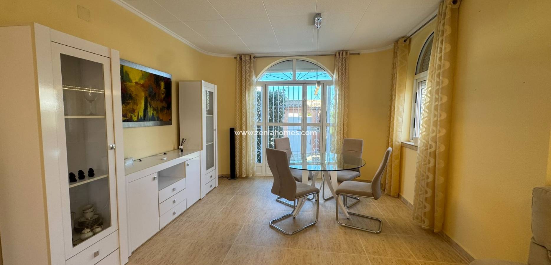 Resale - Villa - Mil Palmeras