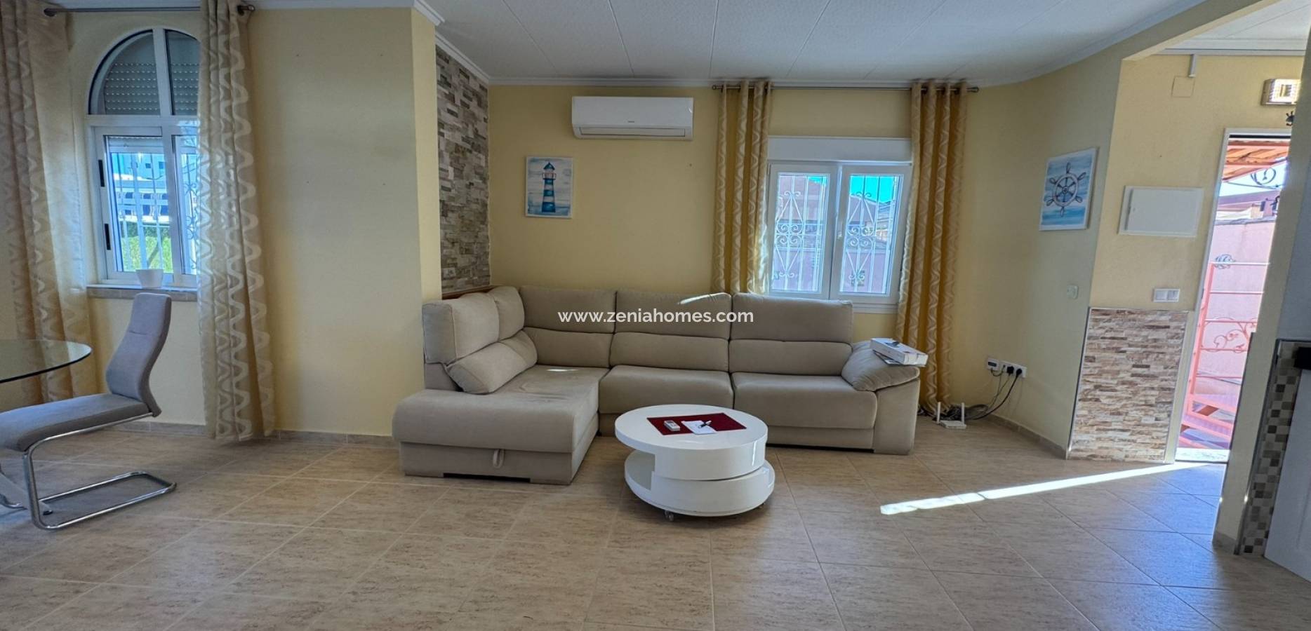 Resale - Villa - Mil Palmeras