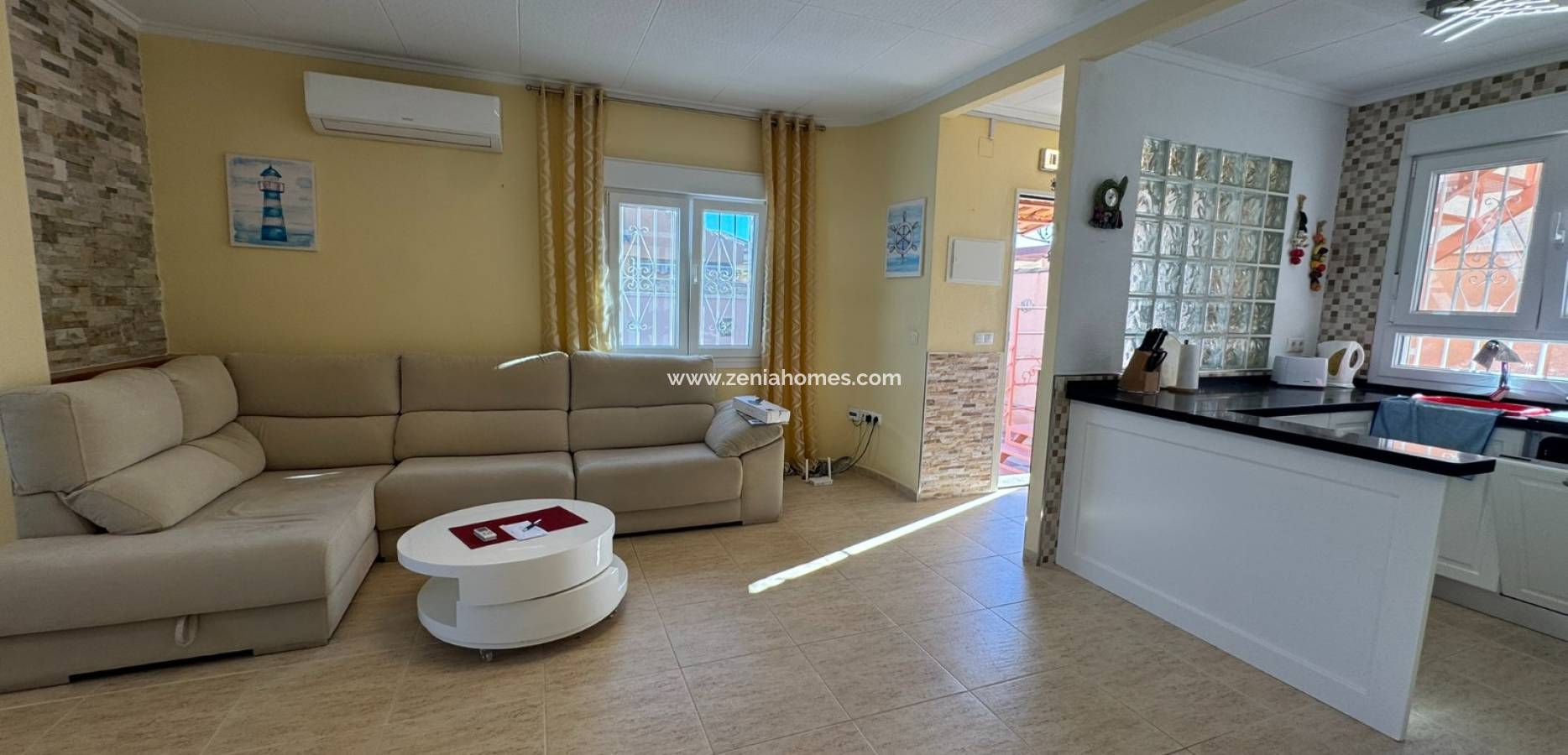 Resale - Villa - Mil Palmeras