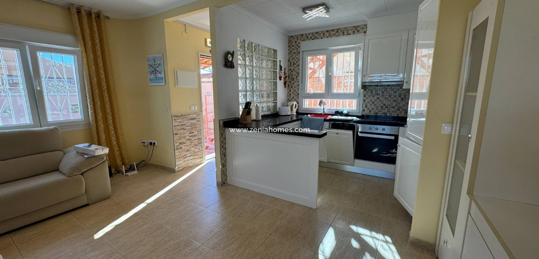 Resale - Villa - Mil Palmeras