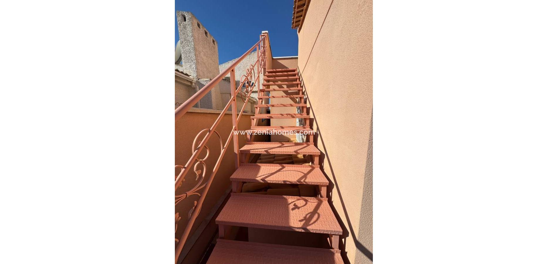 Resale - Villa - Mil Palmeras