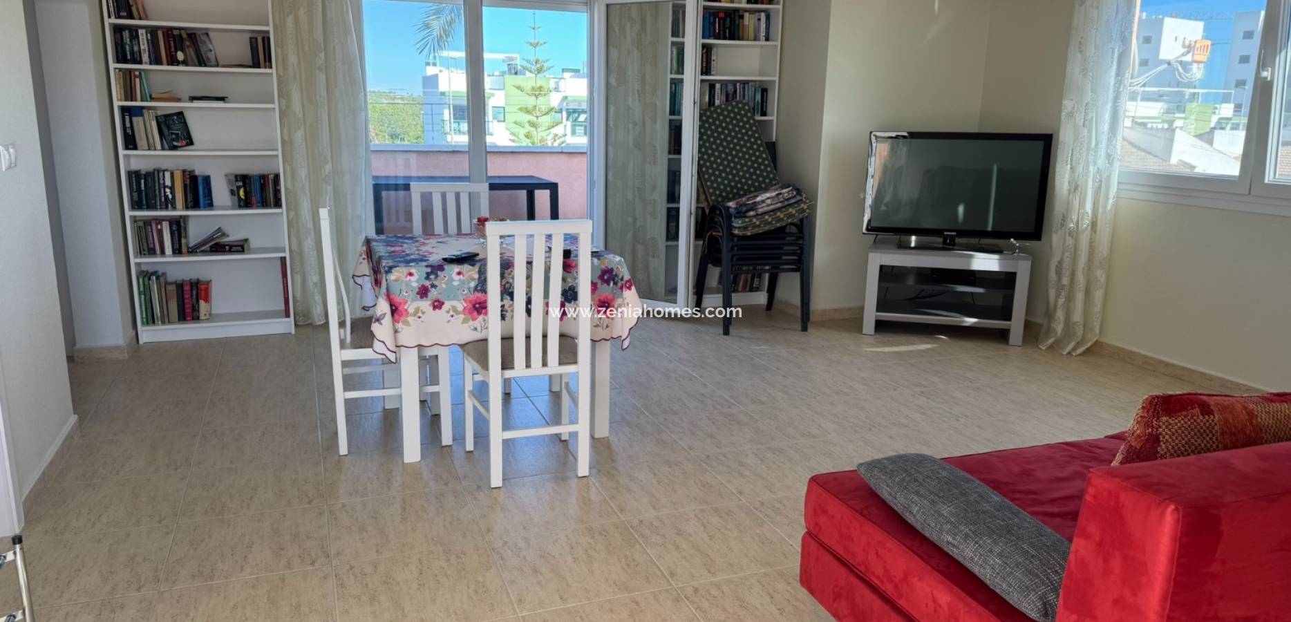 Resale - Villa - Mil Palmeras