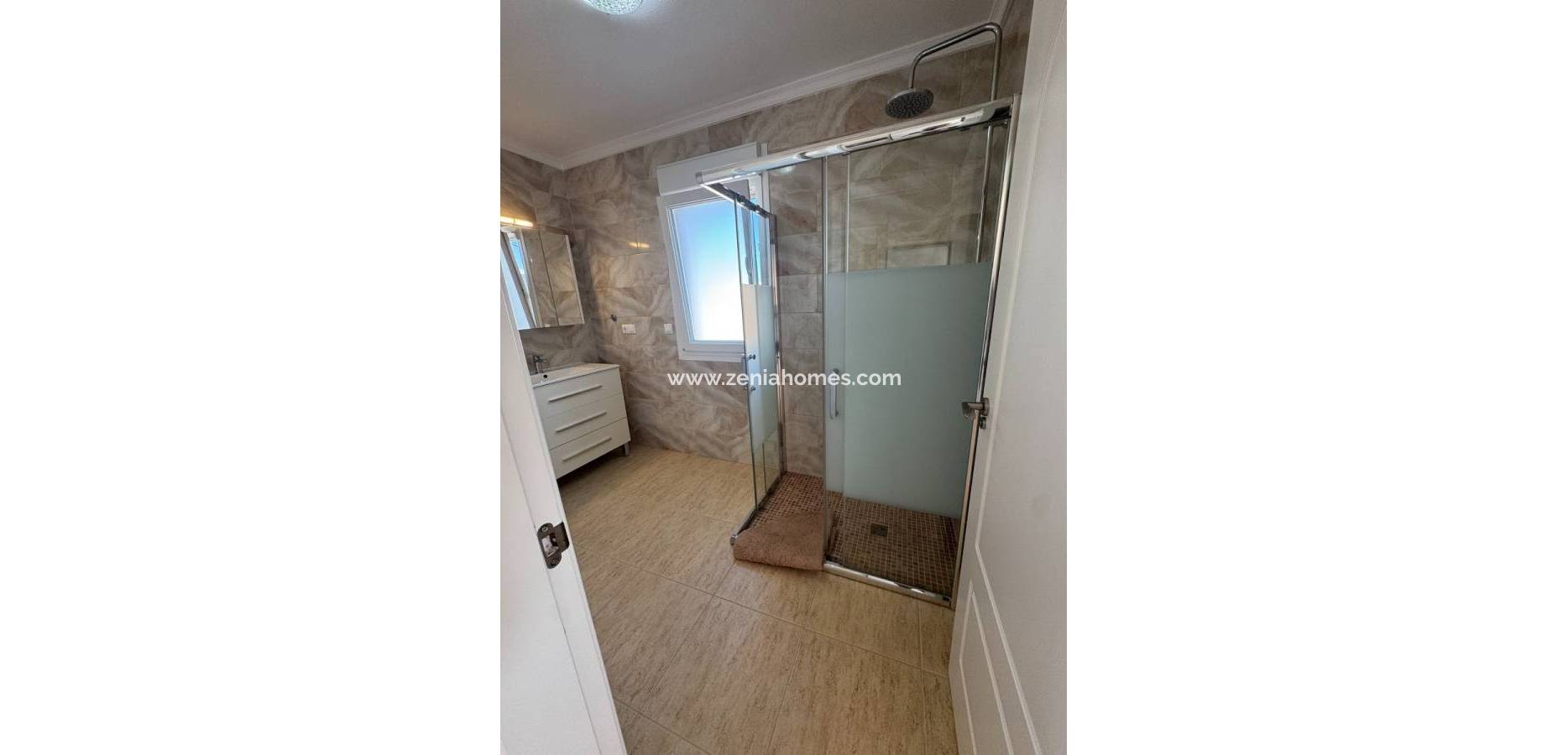 Resale - Villa - Mil Palmeras