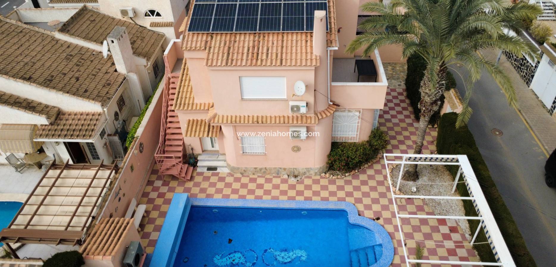 Resale - Villa - Mil Palmeras